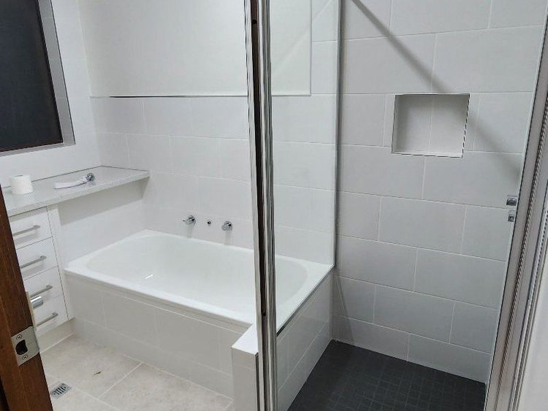bathroom renovation Mildura 3 — bath and shower combination