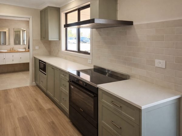 Kitchen renovation Mildura — completed kitchen fit-out by 2 Cuz Renos